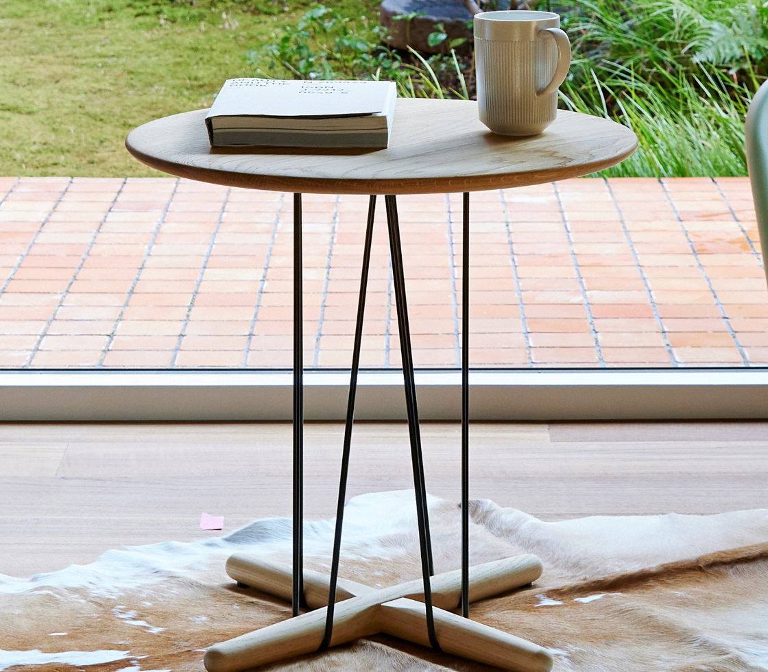 E021 EMBRACE LOUNGE TABLE